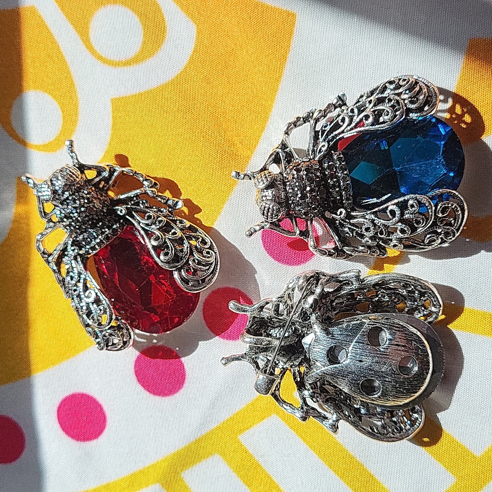 🪰 Brand new XL fly brooch - Picture 6 of 13